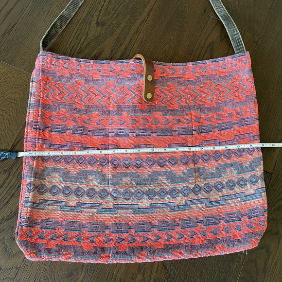 The Same Direction (TSD Brand) Crossbody Aztec Bag - Picture 6 of 9